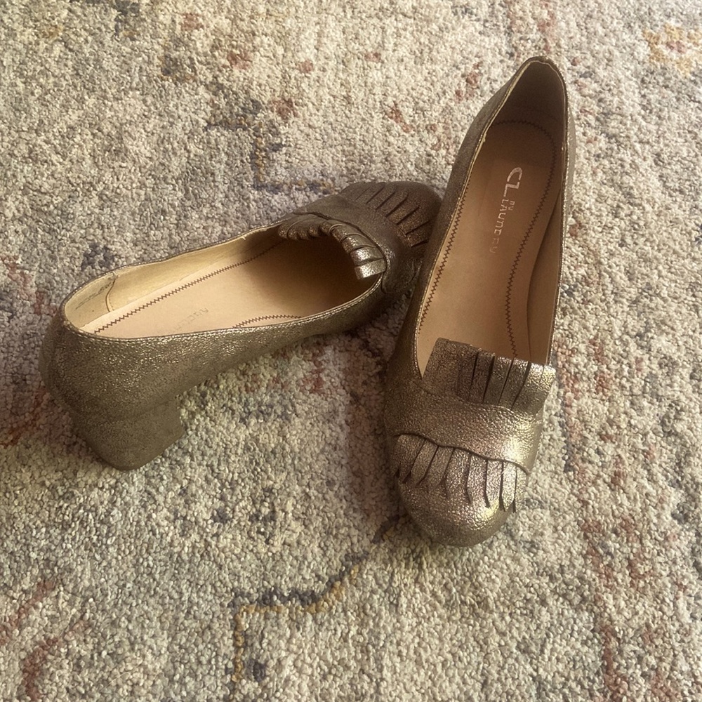 CL by Laundry champagne gold Fringe Flats
